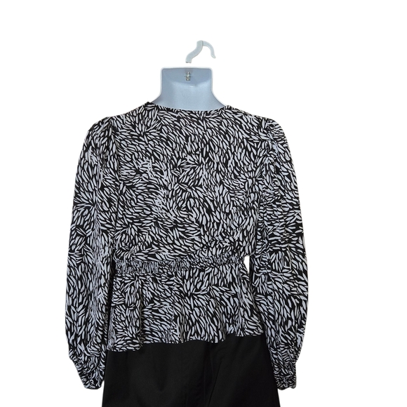 Vince Camuto Black and White Leaf Print Blouse - Picture 5 of 9